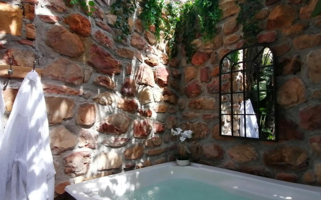 African Violet Guest Suites