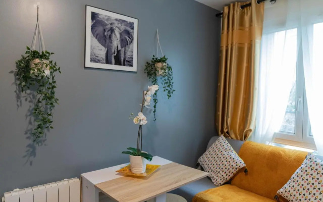 Cosy Home - PantinSmile