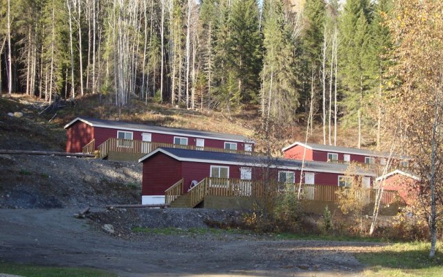 Helmcken Falls Lodge