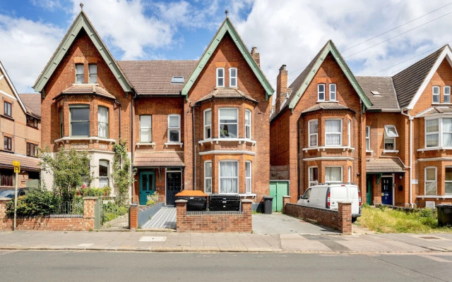 1BR Victorian House Near Bedford City Centre