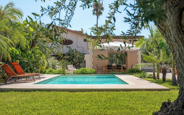 Villa Bali with Pool by Wonderful Italy