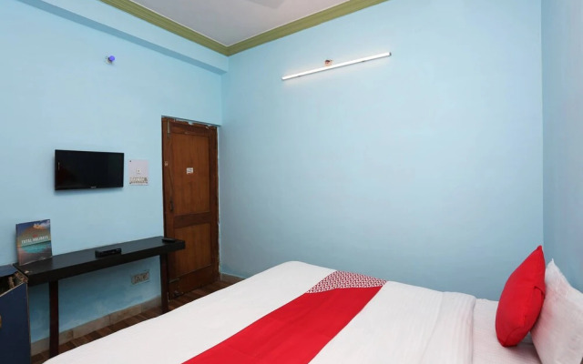 OYO 19184 Hotel Dolphin