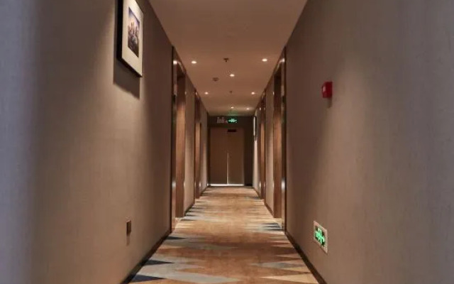 Wuhan Bilang Jia Hotel (Optics Valley Financial Gangbei Subway Station)