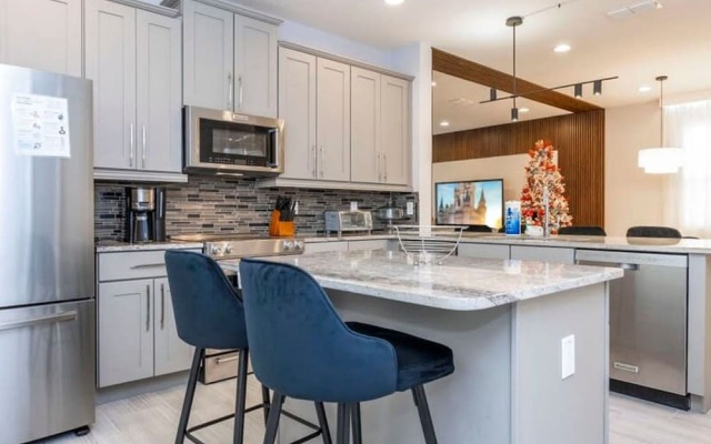 7650 Spacious House With 6BD