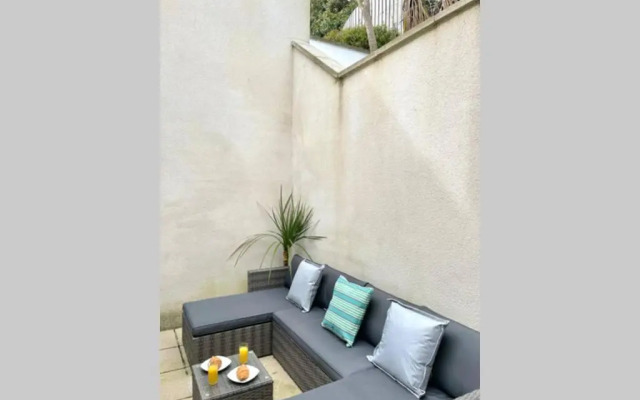 Luna Beach - Luxury Carbis Bay Apartment + Parking