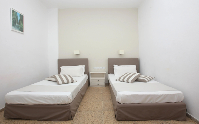 Iraklis Studios & Apartments