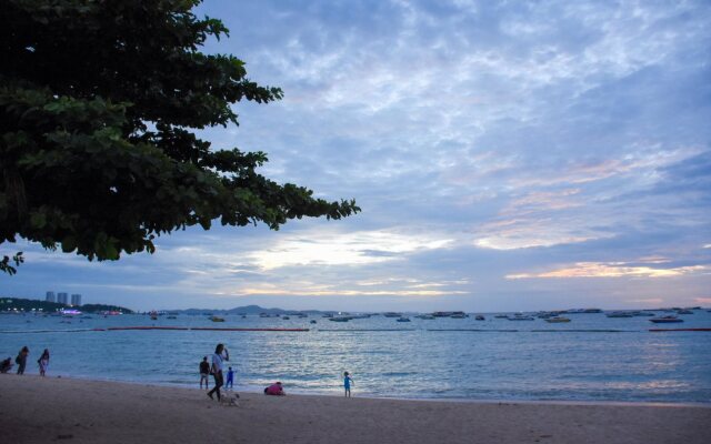 Basaya Beach Hotel & Resort