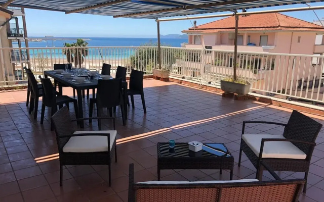 Alghero, Lighthouse Penthouse with sea view and beach front