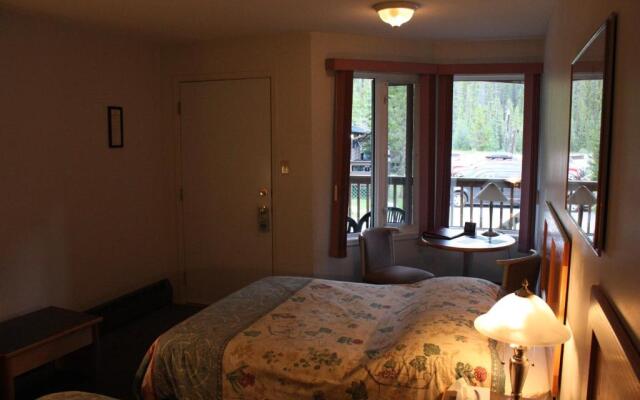 Sunwapta Falls Rocky Mountain Lodge