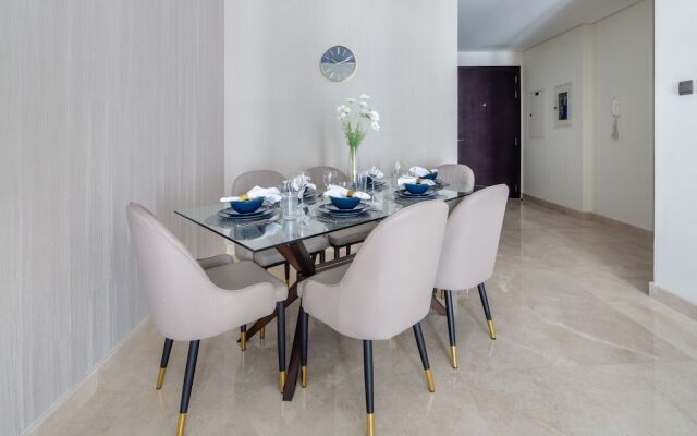 Luxuriously Elegant 2BR Apartment in Downtown Dubai