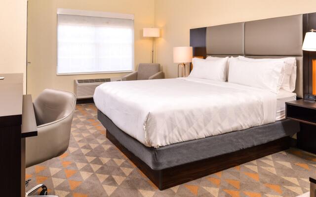 Holiday Inn & Suites Dallas-Addison, an IHG Hotel