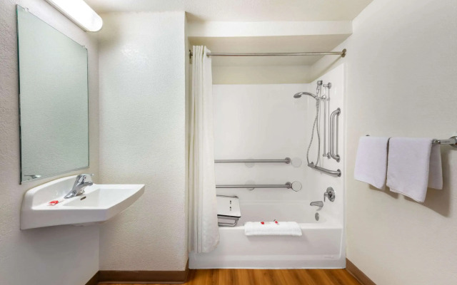 Travelodge by Wyndham Essington / Philadelphia Airport