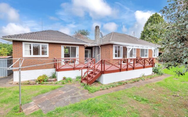 3 Bedroom In Onehunga w Parking - Wifi - Netflix