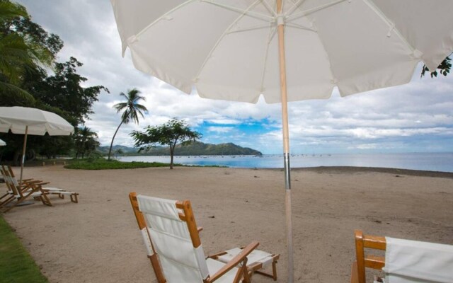 Classy artsy ocean-view unit near pool at Pacifico in Coco sleeps 6