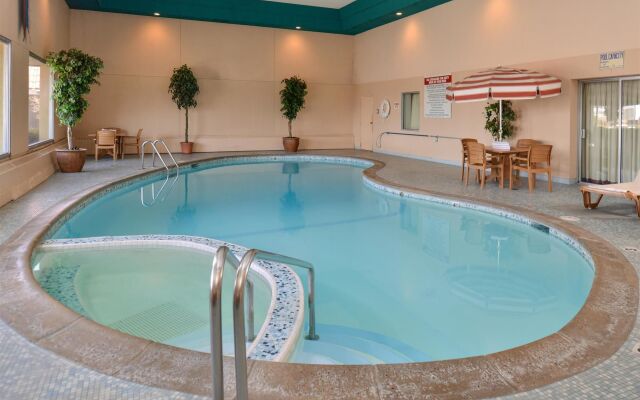 Americas Best Value Inn & Suites St. Cloud