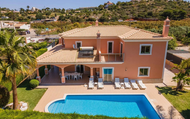 Spacious villa in Albufeira with private pool
