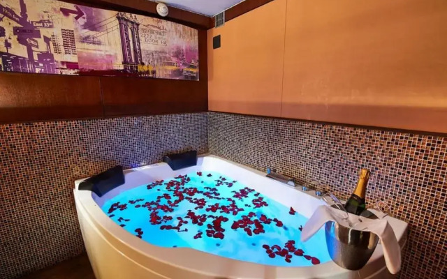 VIP Paris Yacht Hotel