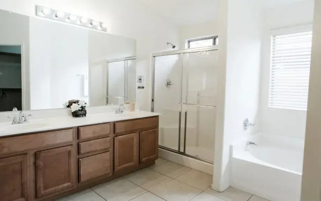 Near Great Shopping & Dining! Pool Table & Games!