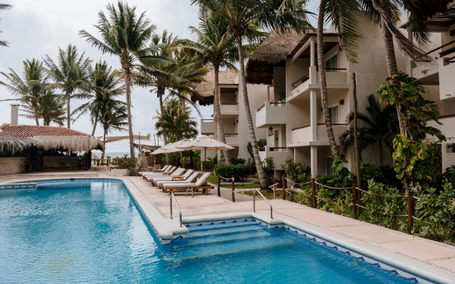 Petit Lafitte Hotel