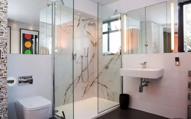 Spacious 2 Bedroom House in Central London