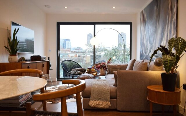 Contemporary 1 Bedroom Flat With Stunning London View