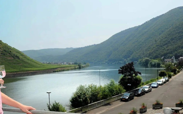 Winzerhotel - Restaurant zum Moselstrand