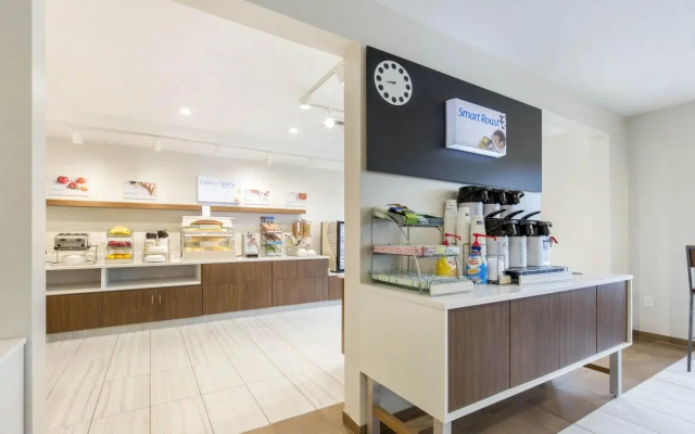 Holiday Inn Express & Suites Chicago West - St Charles