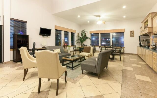 Super 8 Motel - Tulsa Downtown East