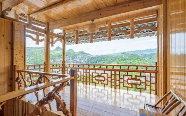 Furong Town Waterfall View Inn