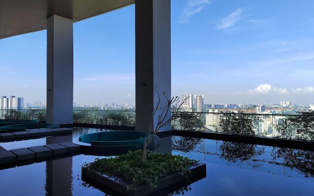 Executive Azure Next to New World Hotel