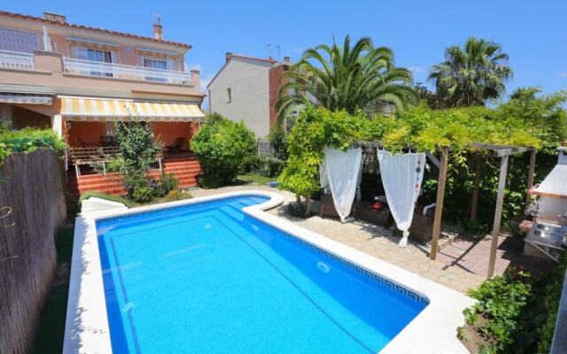 Villa Vista a la Piscina Para 8 Personas en Cambrils