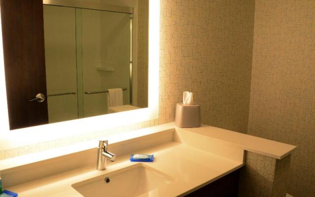 Holiday Inn Express and Suites Pittsburgh - Monroe