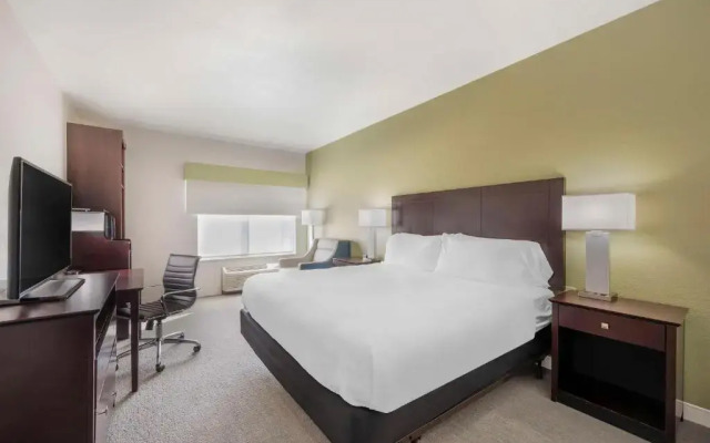 Holiday Inn Express Celina