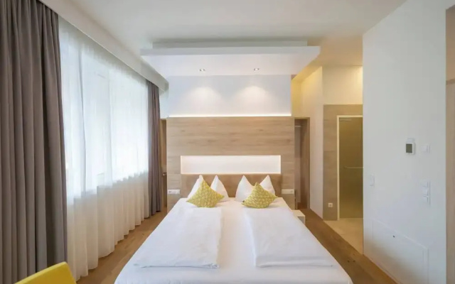 Comfort Studio With King-size Bed for 2 People 24-7 Check-in