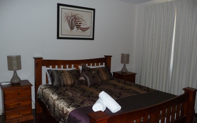 City Escape 3BD in Adelaides East End 6 – Guest Rooms – Adelaide