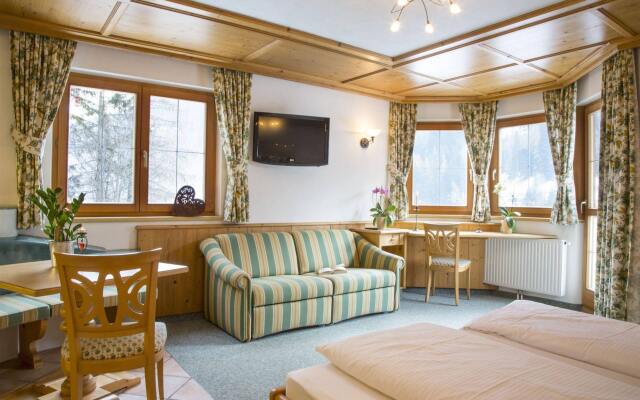 Fliana Arlberg Studios and Apartments