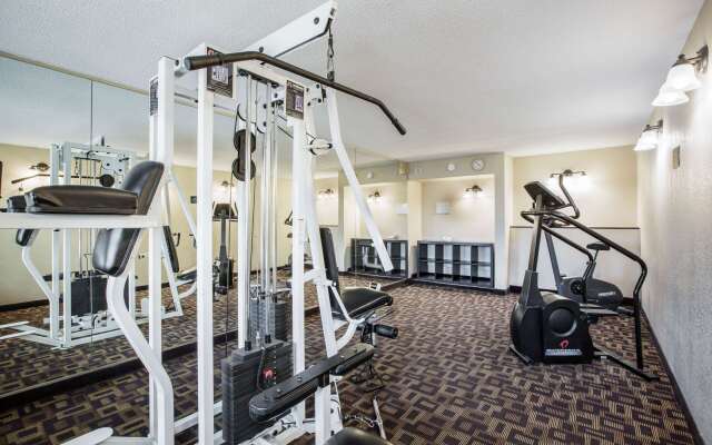 Quality Inn & Suites Lawrence - University Area