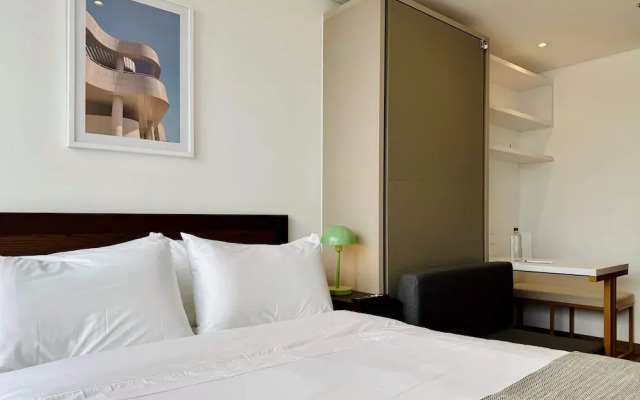 w Impressive 1BR in Bogota