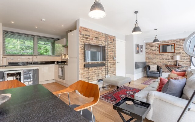 Chic 2 Bedroom Garden House in Dalston