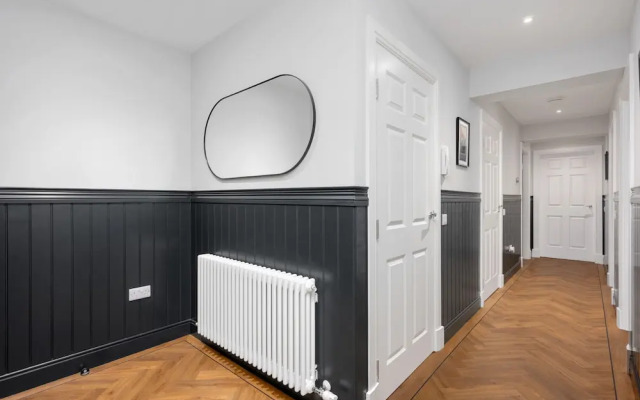 314 Reid's Corner - by Stay Dunfermline