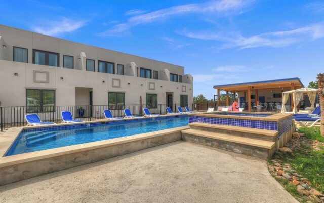 The Bentley Hotel - Mona Lisa Room - Pool View