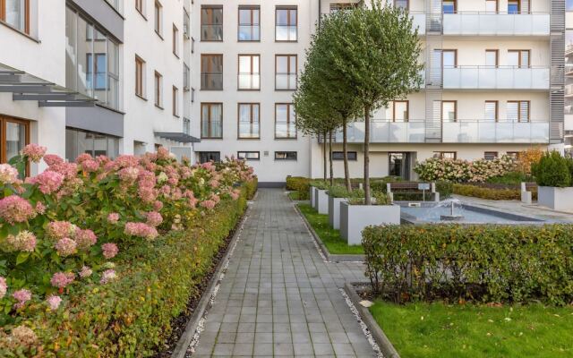 Warsaw Apartment With Parking by Renters