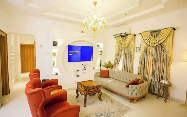 Zinq Bridge Aparments