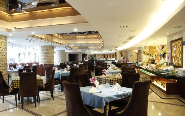 Royal Marina Plaza
