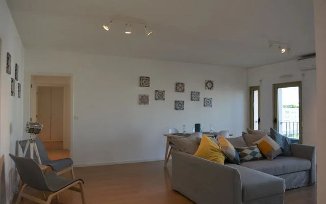 Modern & Bright by Homing