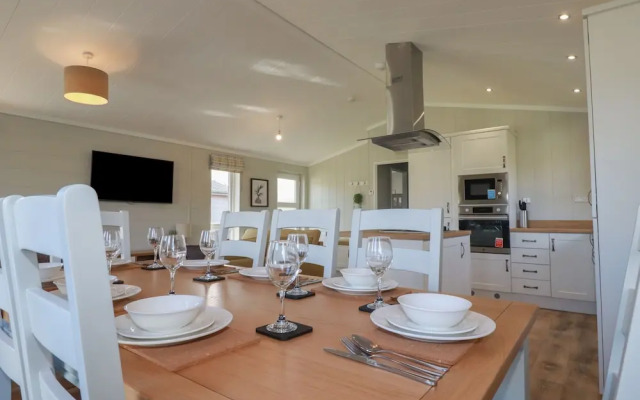 4 Meadow Retreat