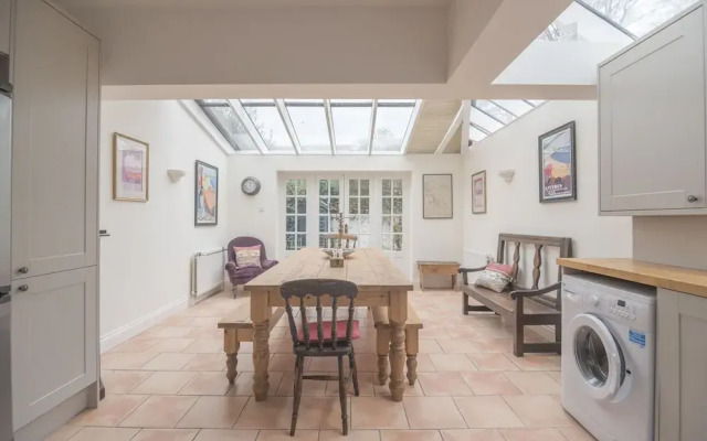 Traditional Home in Kew Gardens