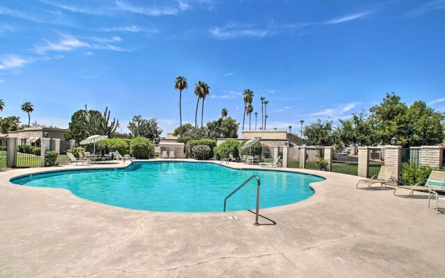 Sunny Scottsdale Townhome - Walk to Trolley & Lake