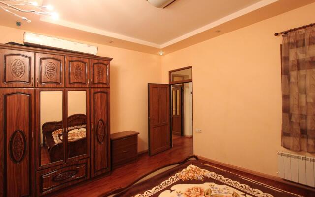FlatsInYerevan - Apartments on Tpagrichner Street