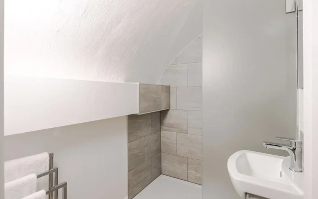 4 Berkeley Sq - YourApartment